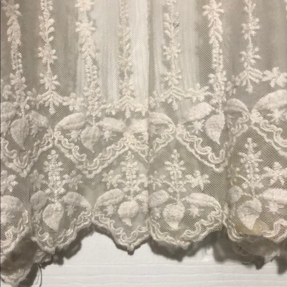 Sheer lace top - Picture 2 of 5